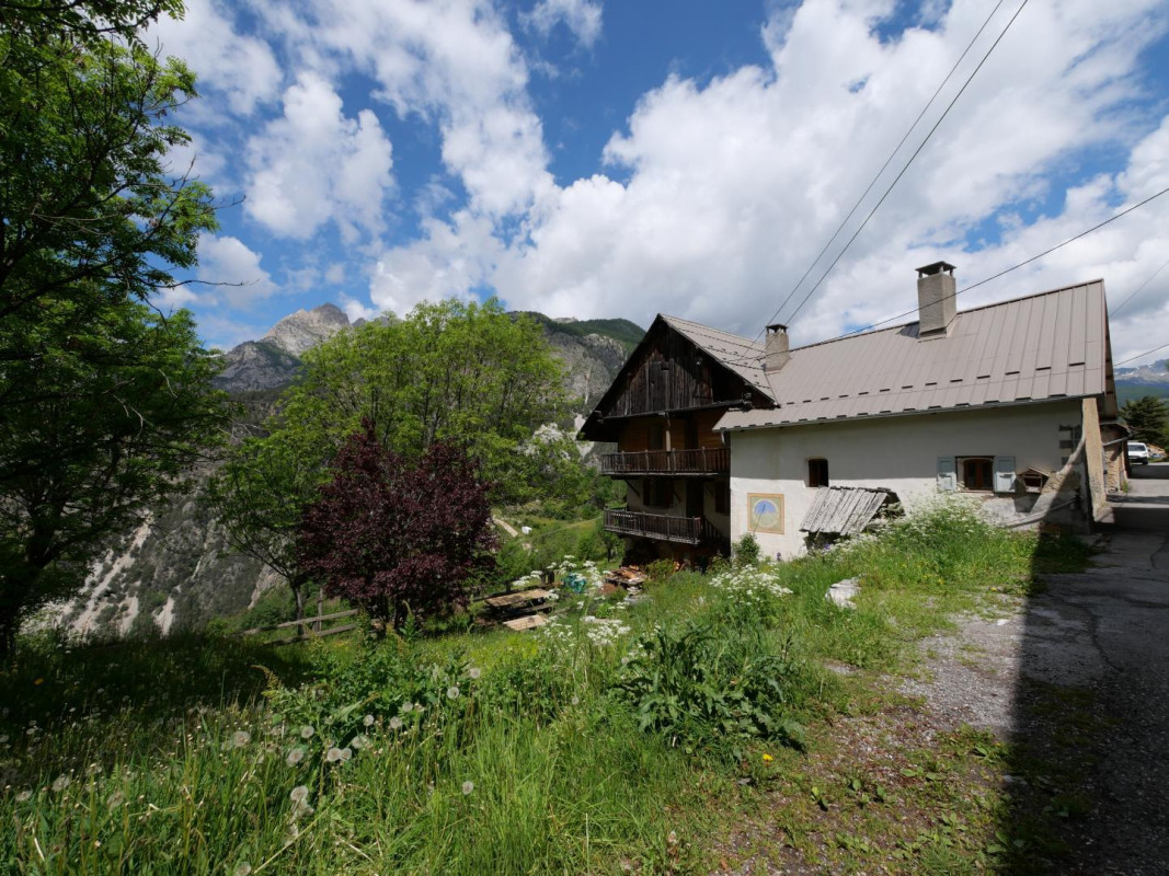 photo 0