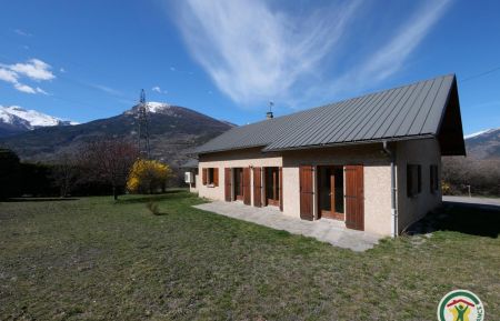 G&icirc;te n&deg;7710 Risoul - Hautes-Alpes - G&icirc;te la maison du verger avec son grand jardin face aux montagnes