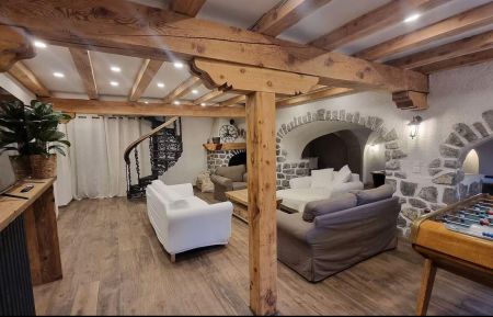 G&icirc;te n&deg;8399 Arvieux - Hautes-Alpes - Grande pi&egrave;ce de vie avec espace salon avec billard, baby-foot sans oublier le sauna infrarouge