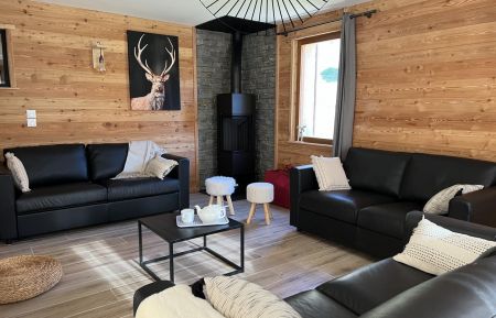 G&icirc;te n&deg;9670 Vallouise-Pelvoux - Hautes-Alpes - Espace salon autour du po&ecirc;le &agrave; bois