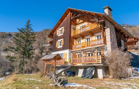 G&icirc;te n&deg;8205 Aiguilles - Hautes-Alpes - photo
