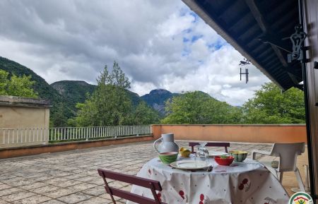 G&icirc;te n&deg;2794 Th&eacute;us - Hautes-Alpes - Terrasse privative