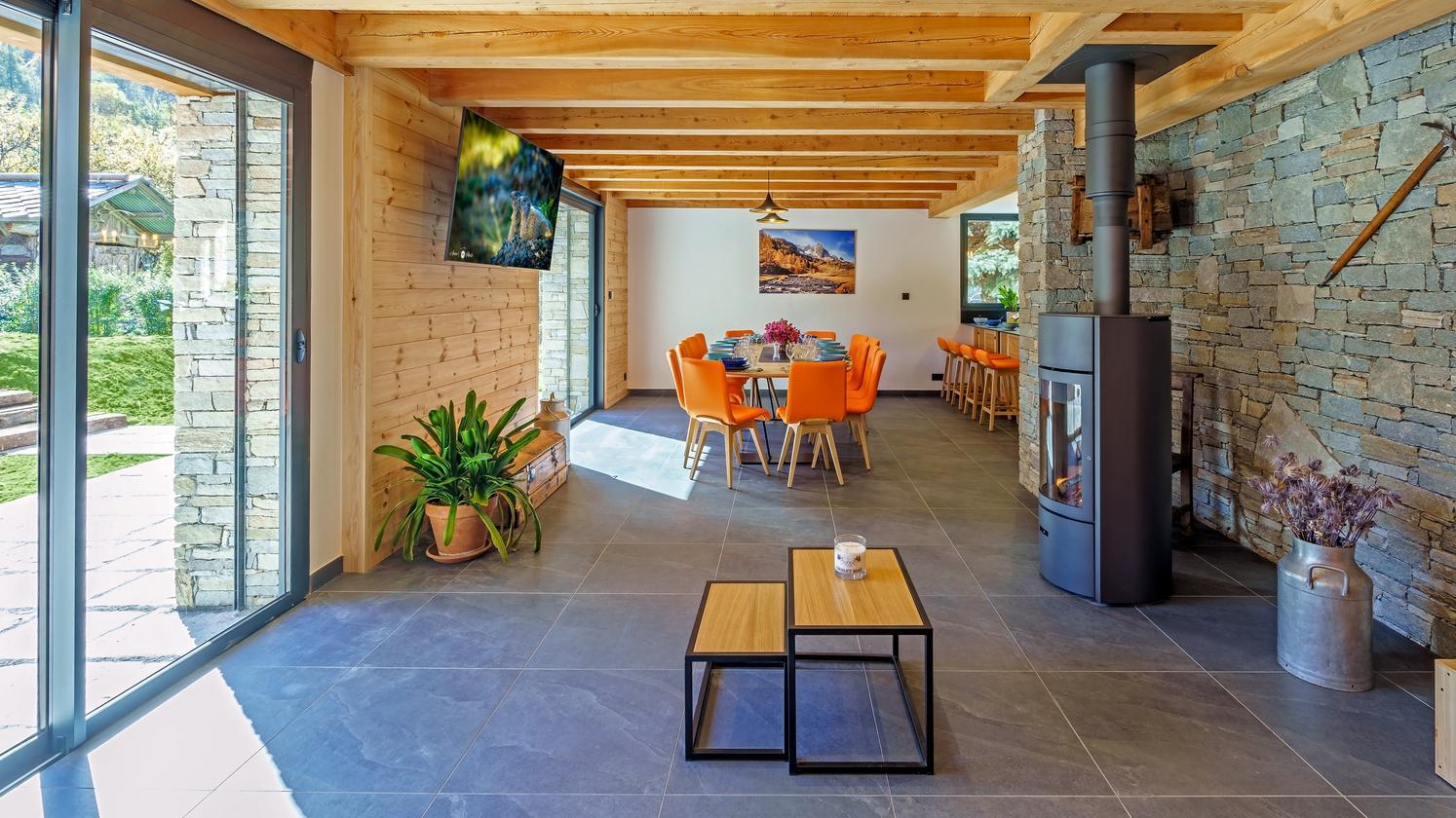 chalet-mae-9fafc1