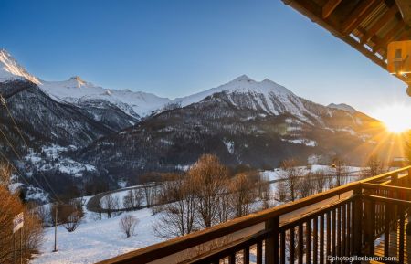 G&icirc;te n&deg;5059 Orci&egrave;res - Hautes-Alpes - Vue du balcon
