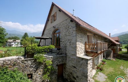 G&icirc;te n&deg;5485 Chabottes - Hautes-Alpes - photo