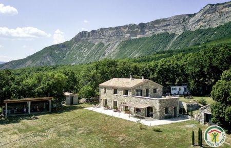 G&icirc;te n&deg;1386 Laragne-Mont&eacute;glin - Hautes-Alpes - photo