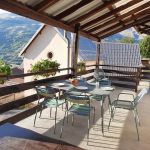 Terrasse dans le prolongement du s&eacute;jour cuisine