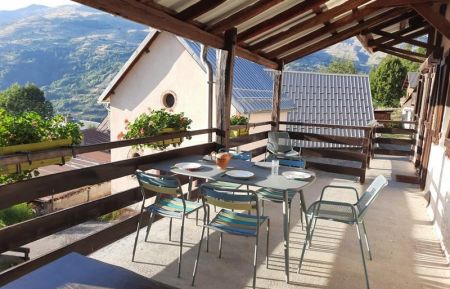 G&icirc;te n&deg;5043 Orci&egrave;res - Hautes-Alpes - Terrasse dans le prolongement du s&eacute;jour cuisine