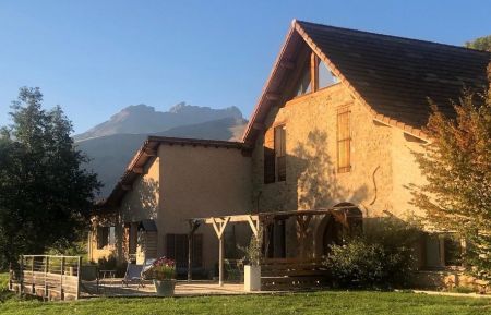 G&icirc;te n&deg;2159 La Roche-des-Arnauds - Hautes-Alpes - G&icirc;te Tribu avec sa terrasse offrant une vue sur les massifs environnants