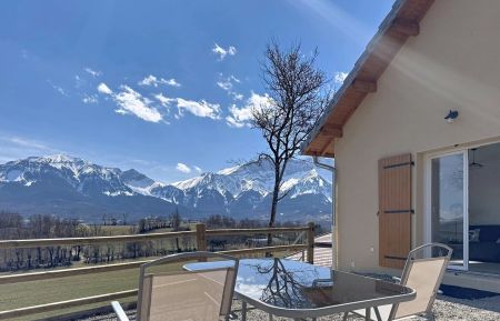 G&icirc;te n&deg;4286 Aubessagne - Hautes-Alpes - Vue depuis la terrasse