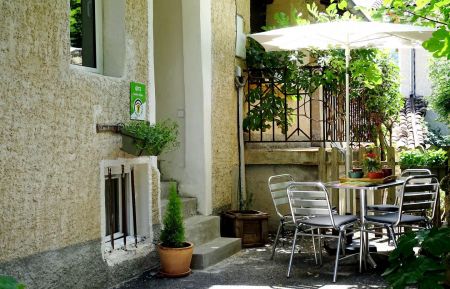 Terrasse privative Gîte n°1209 BARCILLONNETTE - Hautes-Alpes - La Croisée des Chemins - Terrasse privative