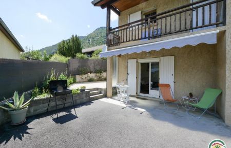 Le gîte l'Iris se situe au RDC de la maison d'habitation de la propriétaire Gîte n°1813 Veynes - Hautes-Alpes - Le gîte l'Iris se situe au RDC de la maison d'habitation de la propriétaire