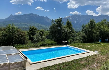 G&icirc;te n&deg;4287 Aubessagne - Hautes-Alpes - piscine 9 x 4 avec plage immerg&eacute;e 