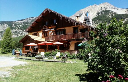 Gite de groupe n&deg;10608 N&eacute;vache - Hautes-Alpes - Le g&icirc;te en &eacute;t&eacute;