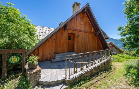 G&icirc;te n&deg;5084 Orci&egrave;res - Hautes-Alpes - Entr&eacute;e du chalet