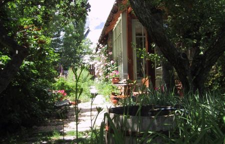 G&icirc;te n&deg;9412 Puy-Saint-Vincent - Hautes-Alpes - Jardin