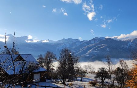 G&icirc;te n&deg;6614 Puy-Sani&egrave;res - Hautes-Alpes - Panorama hivernal vers le sud